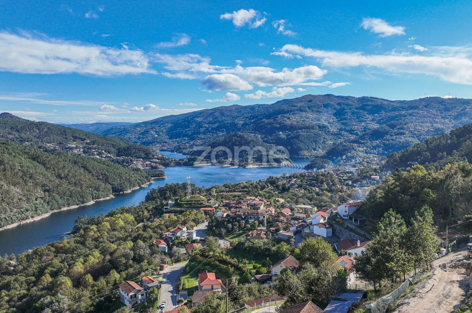 Terreno en Rio Caldo, Portugal 1100 m² No. 13064