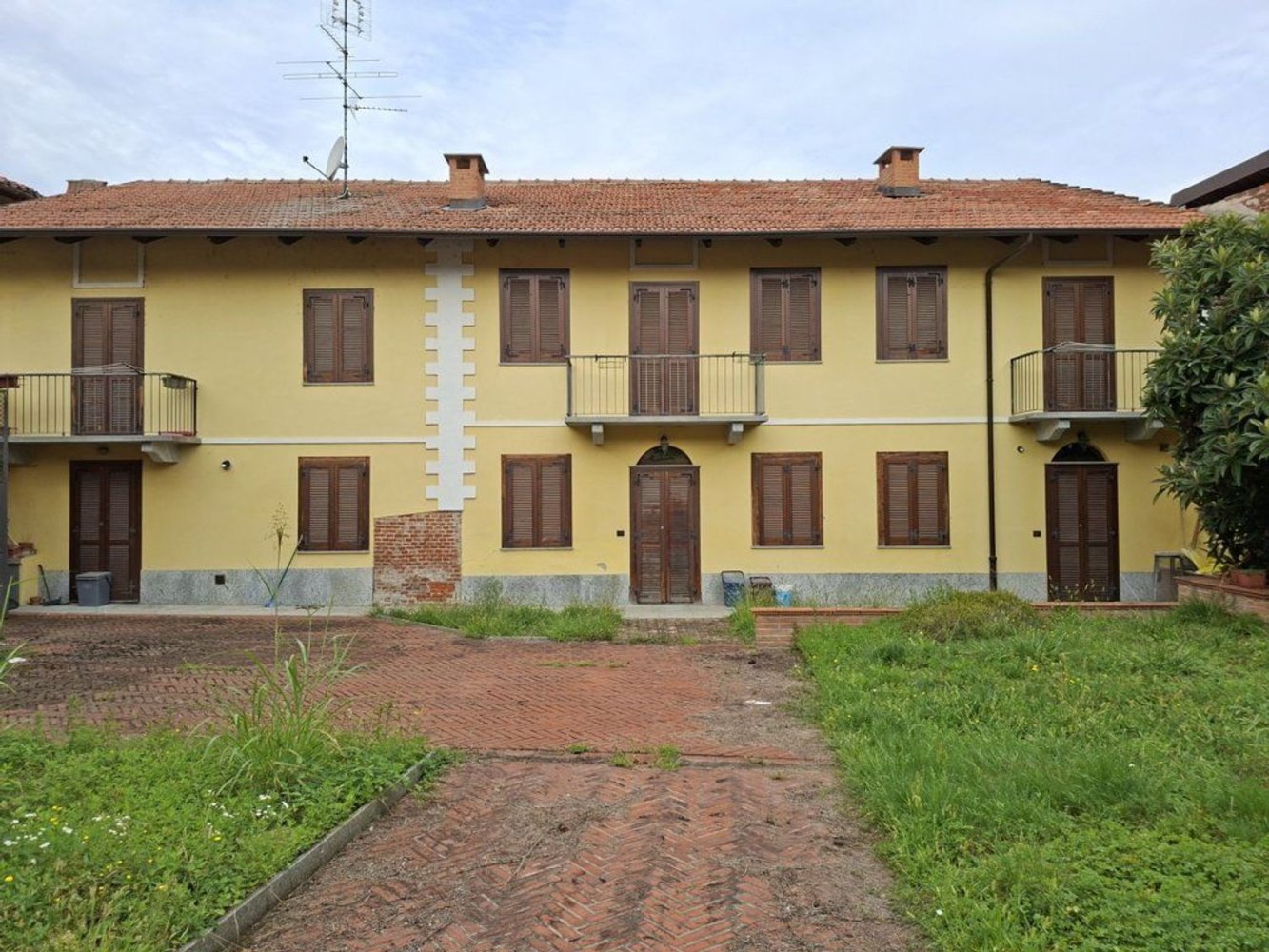 14 bedrooms House in Vercelli, Italy No. 380192