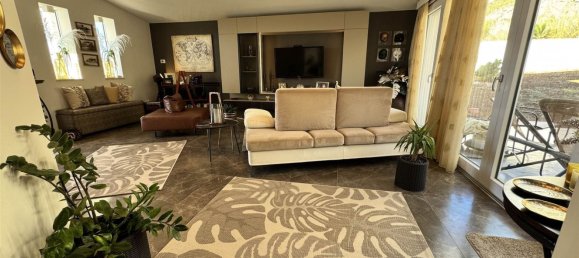 6 bedrooms Villa in Erice, Italy No. 372522 2