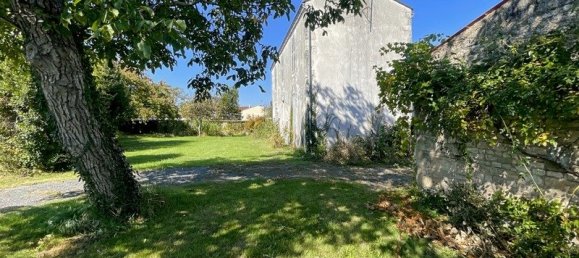 3 bedrooms House in Bourgneuf, France No. 101362 3