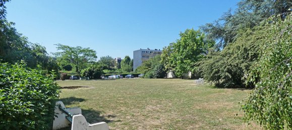 3 bedrooms Apartment in Neuilly-sur-Marne, France No. 180091 9