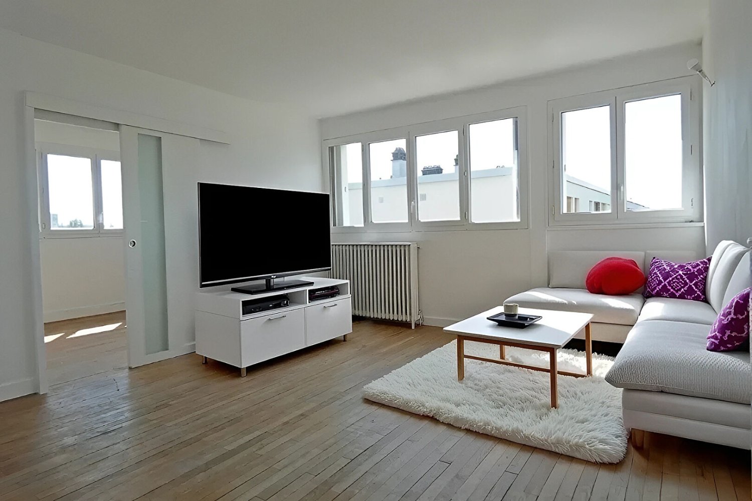 3 bedrooms Apartment in Neuilly-sur-Marne, France No. 180091