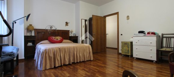 5 rooms Villa in Udine, Italy No. 5705 10