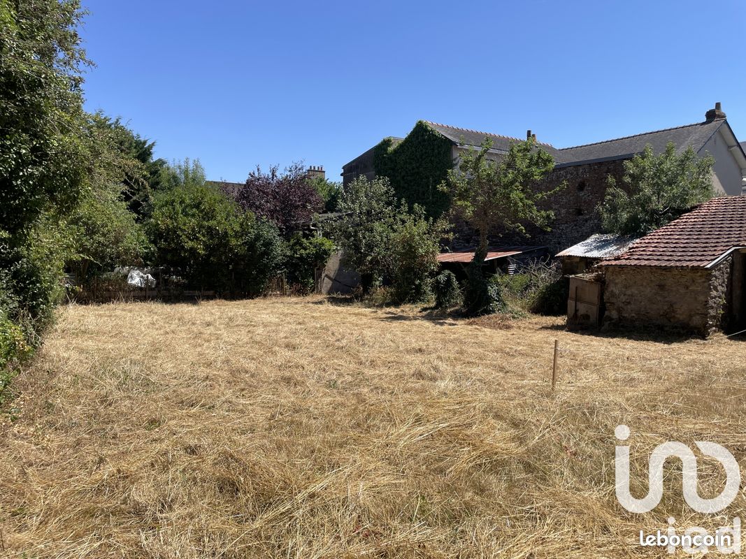 576m² Land in Nort-sur-Erdre, France No. 342048