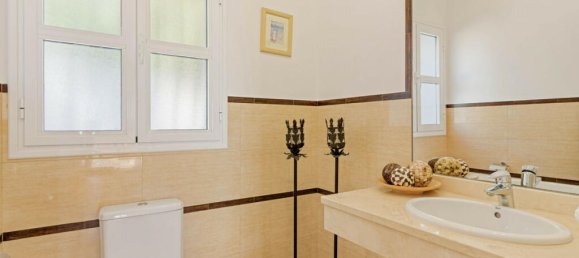 4 bedrooms Villa in Malaga, Spain No. 39779 13