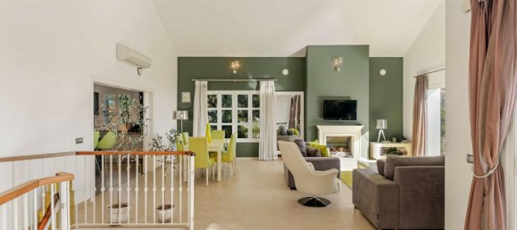 4 bedrooms Villa in Malaga, Spain No. 39779 2