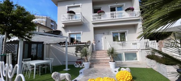 4 bedrooms Apartment in Cattolica, Italy No. 310577 2