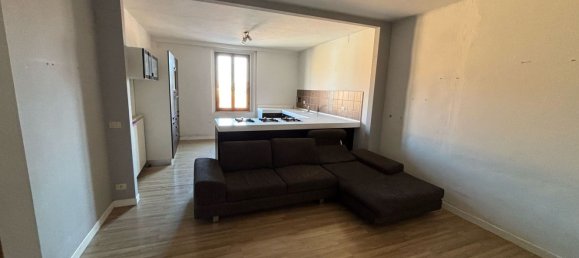 Дом с 6 комнатами в Фьорано Моденесе, Италия № 109852 2