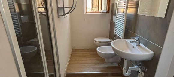 Дом с 6 комнатами в Фьорано Моденесе, Италия № 109852 8