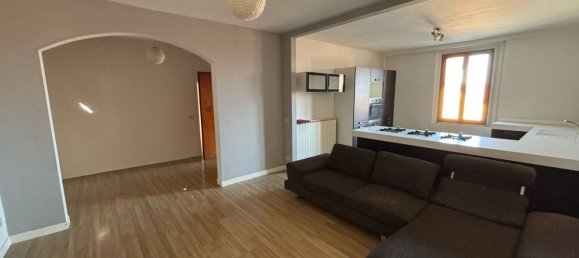 Дом с 6 комнатами в Фьорано Моденесе, Италия № 109852 3