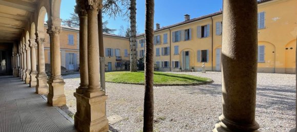 4 rooms Apartment in Appiano Gentile, Italy No. 300080 3