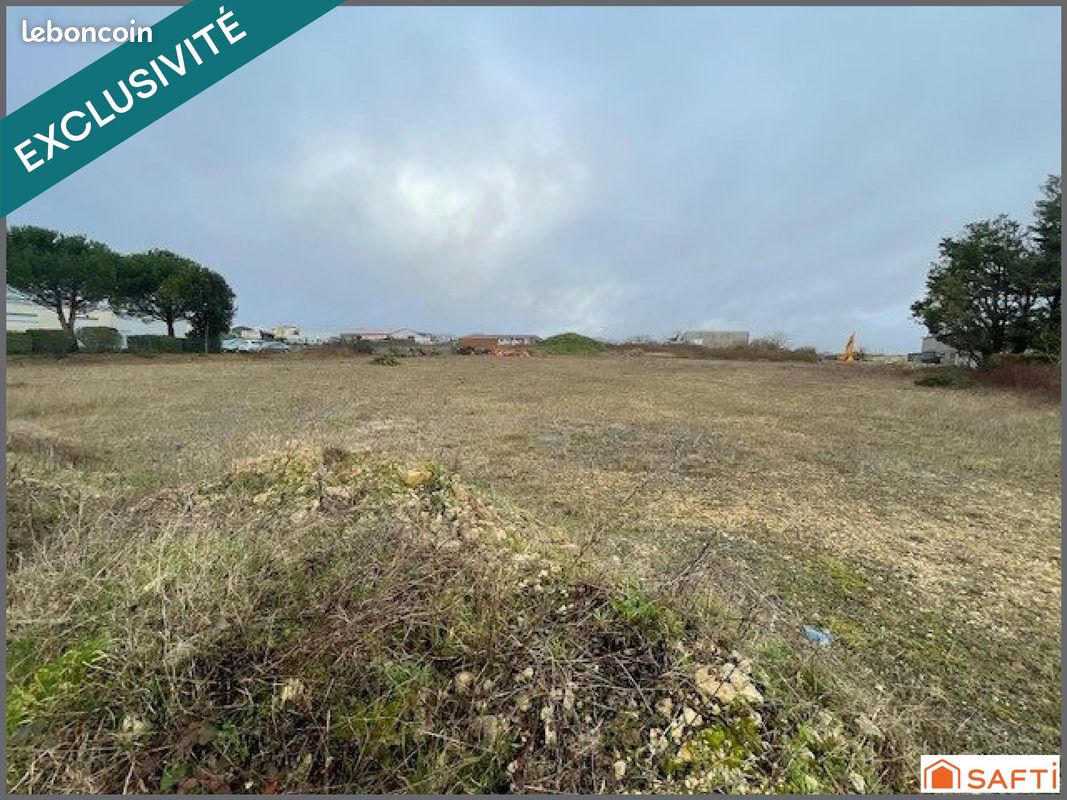 Terreno em Surgeres, France 5200 m² N.º 112424