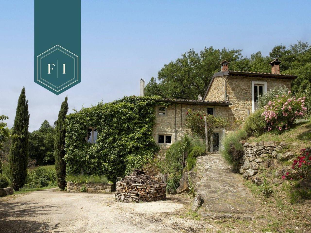 16 rooms House in Poppi, Italy No. 43501