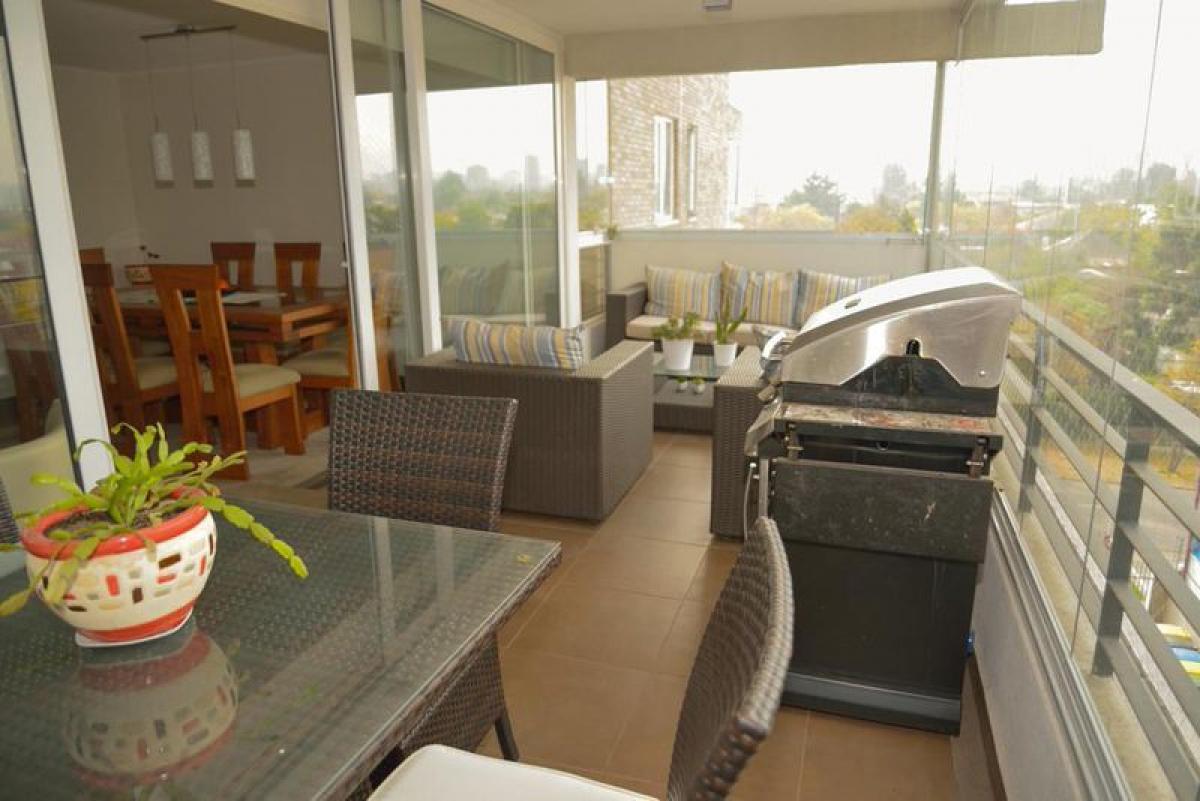 Apartamento de 3 dormitorios en Santiago, Chile No. 3690