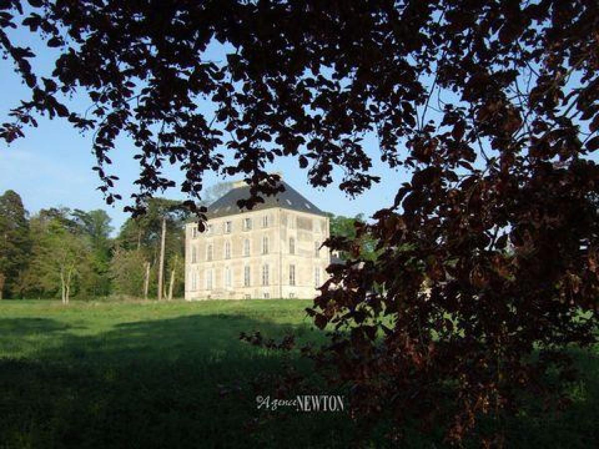 18 bedrooms House in Bayeux, France No. 25597