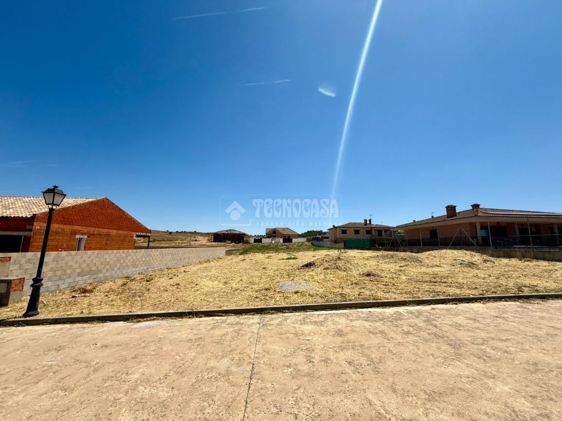 Terreno em Guadalajara, Spain 1000 m² N.º 141449