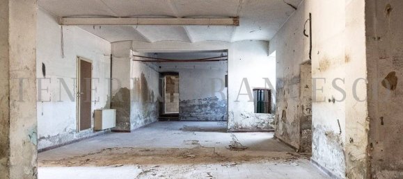 Propiedad comercial de 5 habitaciónes en Arezzo, Italy No. 270779 37