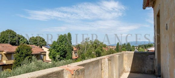 Propiedad comercial de 5 habitaciónes en Arezzo, Italy No. 270779 10