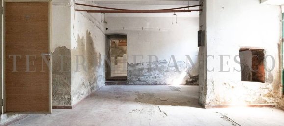 Propiedad comercial de 5 habitaciónes en Arezzo, Italy No. 270779 13