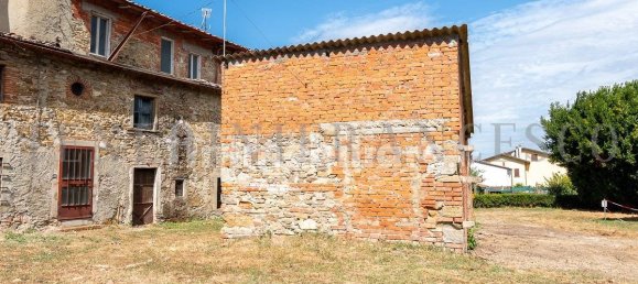 Propiedad comercial de 5 habitaciónes en Arezzo, Italy No. 270779 8