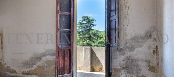 Propiedad comercial de 5 habitaciónes en Arezzo, Italy No. 270779 11