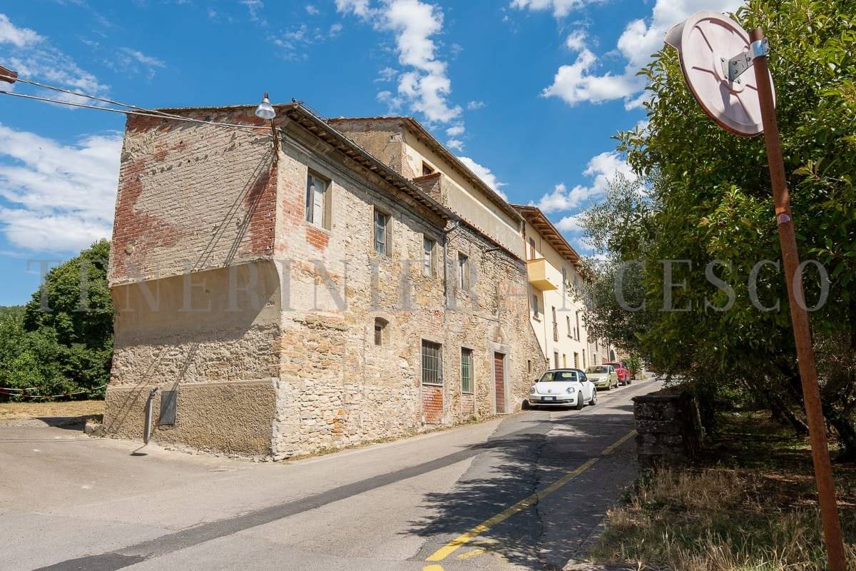 Propiedad comercial de 5 habitaciónes en Arezzo, Italy No. 270779