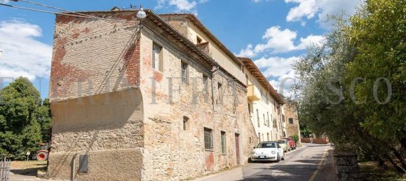Propiedad comercial de 5 habitaciónes en Arezzo, Italy No. 270779 3