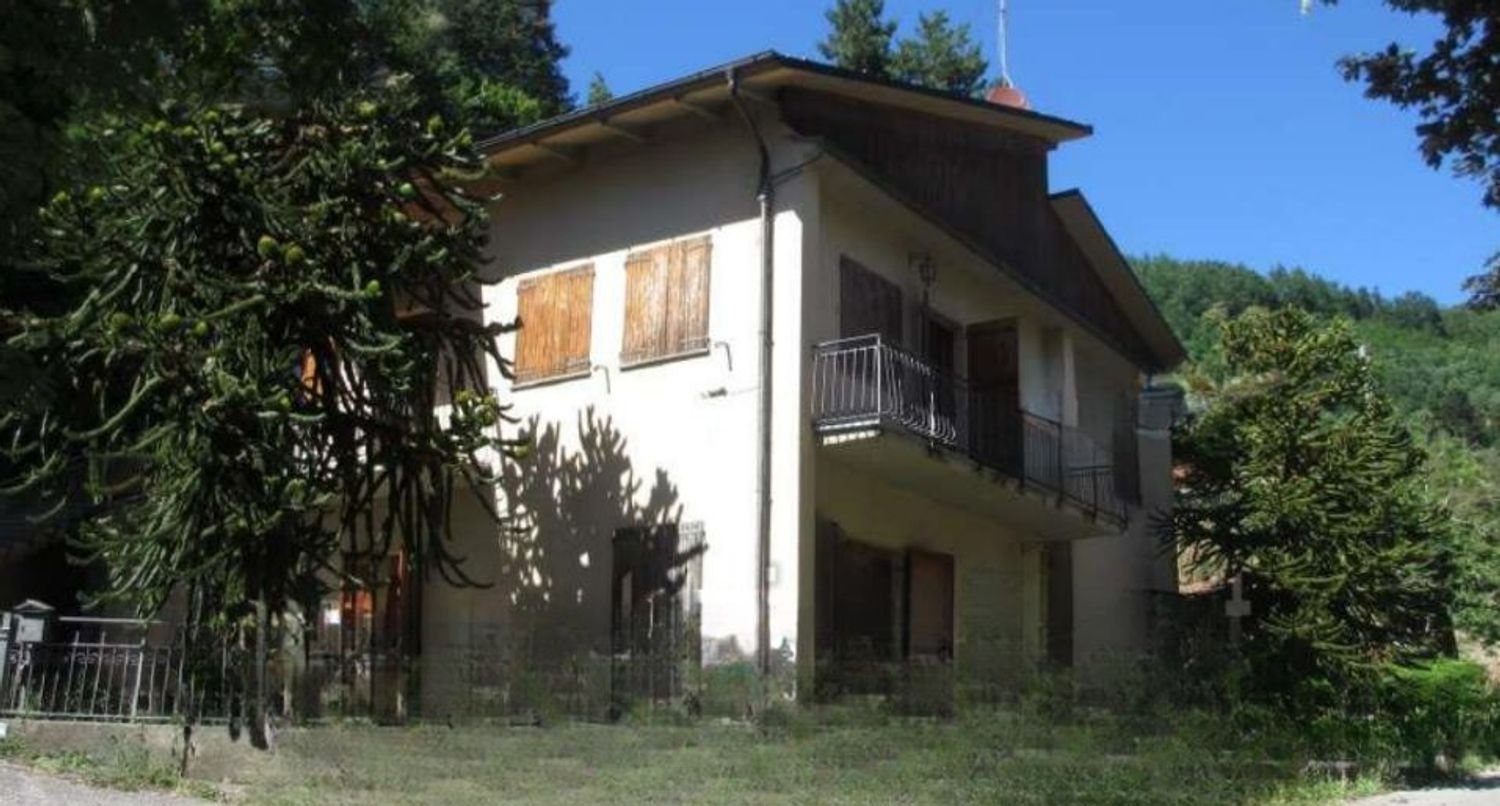 5 bedrooms Apartment in Pistoia, Italy No. 335966