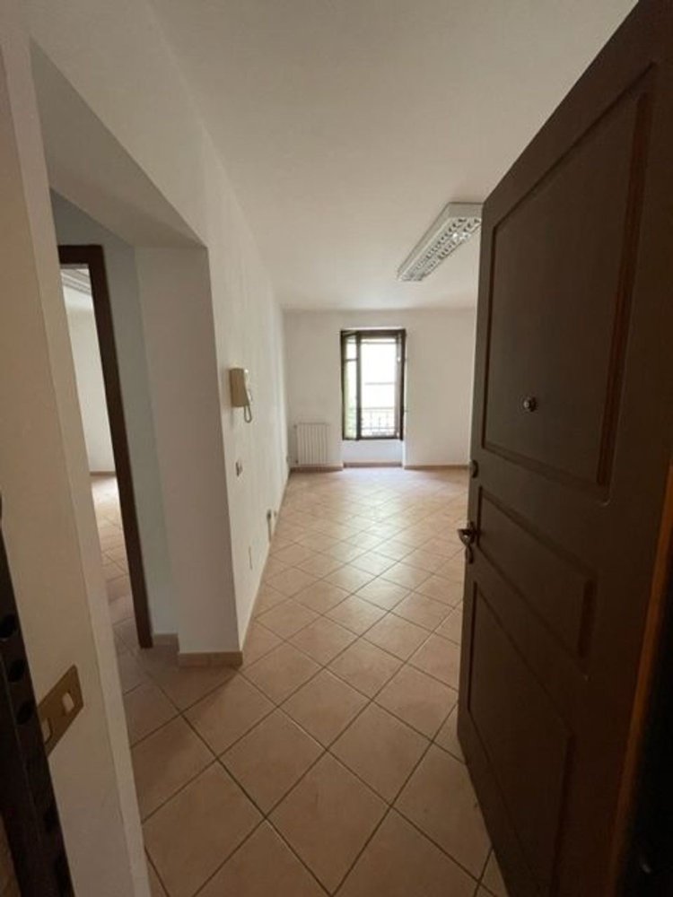 60m² Office in Vigevano, Italy No. 274978