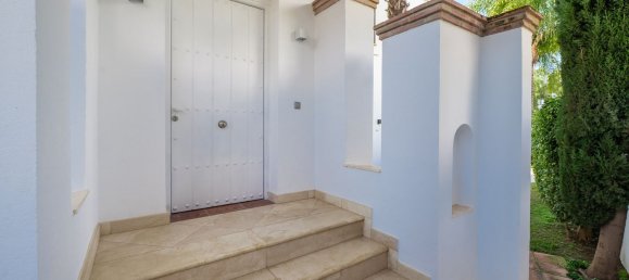 4 bedrooms Villa in Marbella, Spain No. 62700 2