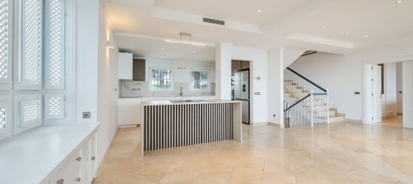 4 bedrooms Villa in Marbella, Spain No. 62700 6