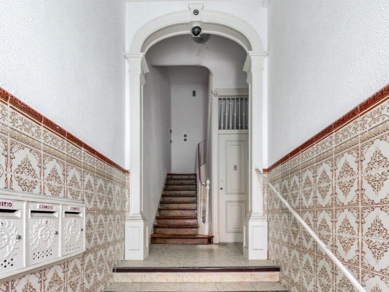 431m² Building in Lisbon, Portugal No. 213074