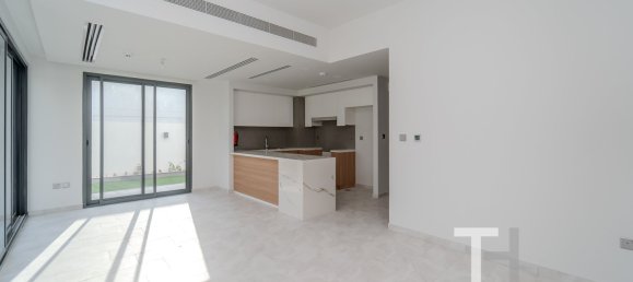 4 bedrooms Townhouse in Dubai Land, UAE No. 30561 3