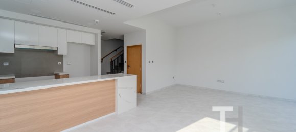 4 bedrooms Townhouse in Dubai Land, UAE No. 30561 4