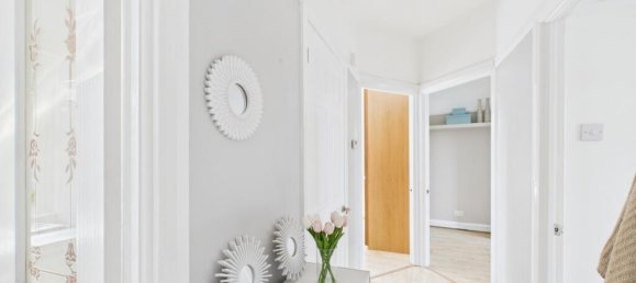 2 bedrooms Apartment in London, United Kingdom No. 13514 2