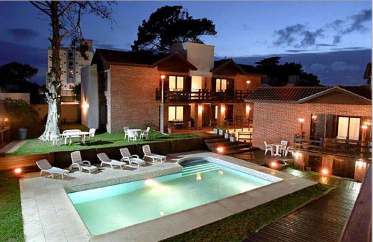 Gebäude in Mar del Plata, Argentina 2170m², Nr. 104560