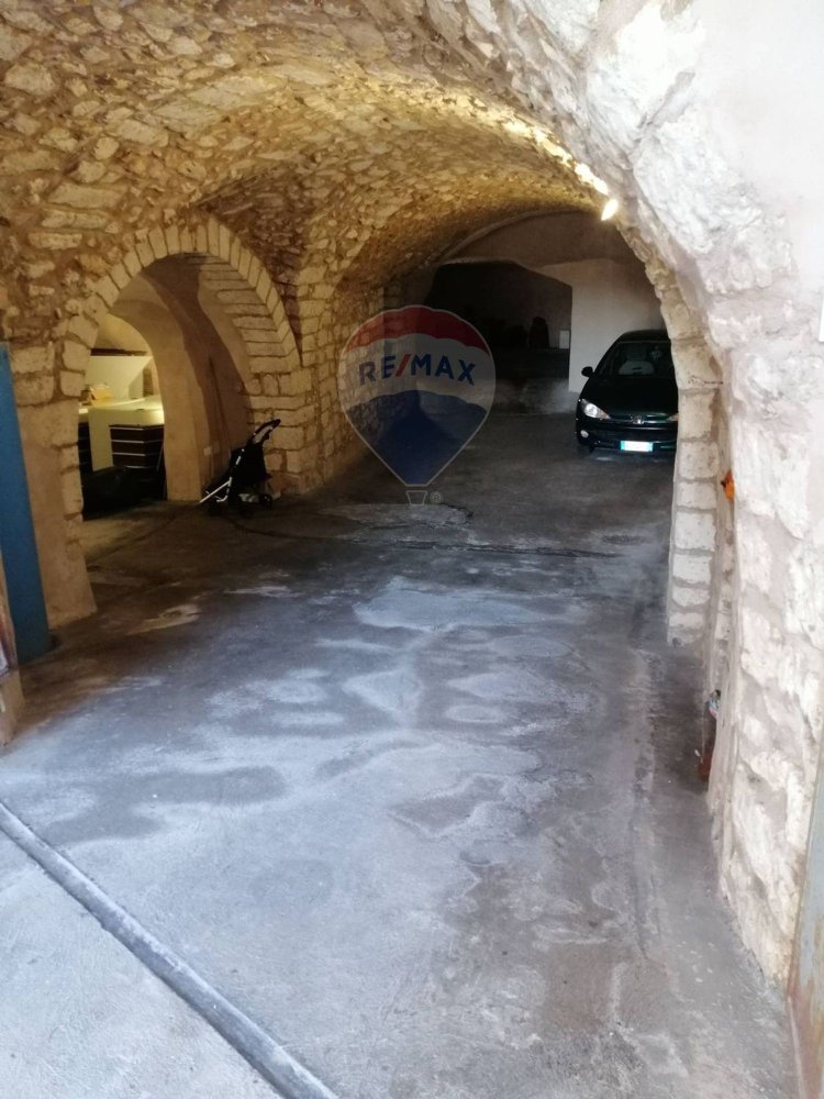 Garagem em Monte Sant'Angelo, Italy 172 m² N.º 360046