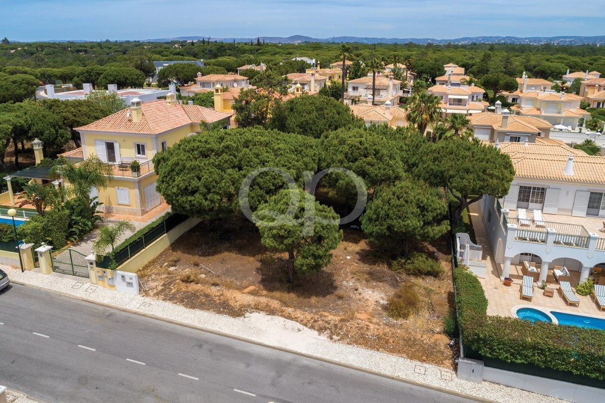 300m² Land in Almancil, Portugal No. 107400