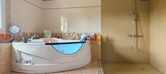 4 bedrooms House in Seine-Maritime, France No. 315180 16