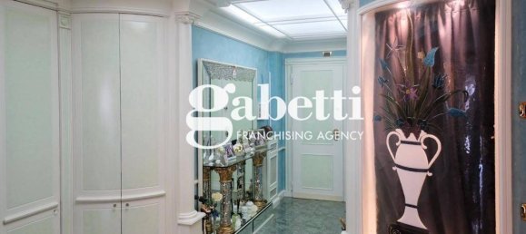 Apartamento de 3 dormitorios en Rome, Italy No. 44689 8