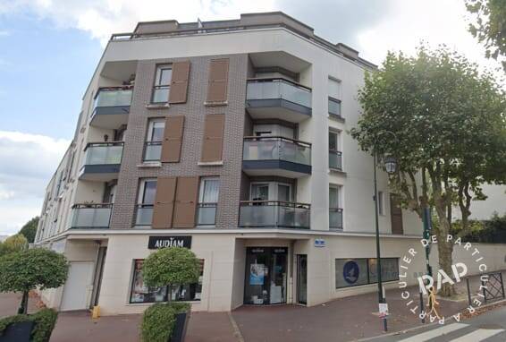 1 bedroom Apartment in Les Clayes-sous-Bois, France No. 305610