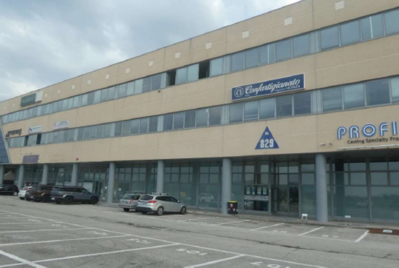 391m² Office in Vicenza, Italy No. 310004