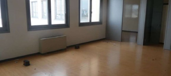 391m² Office in Vicenza, Italy No. 310004 5