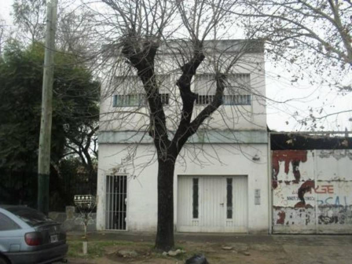 Casa de 2 dormitorios en Lomas de Zamora, Argentina No. 8527