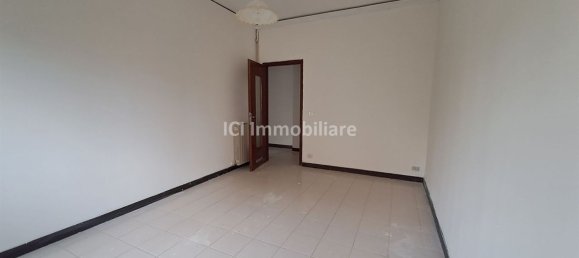 Apartamento de 4 dormitorios en Vado Ligure, Italy No. 358971 11