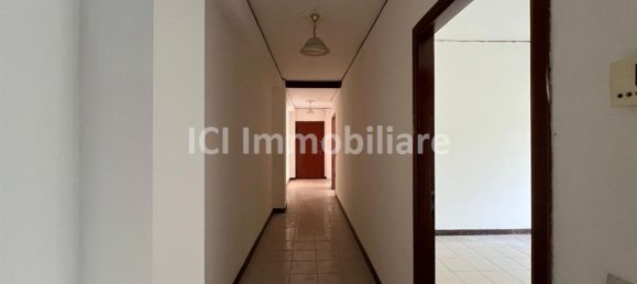 Apartamento de 4 dormitorios en Vado Ligure, Italy No. 358971 19