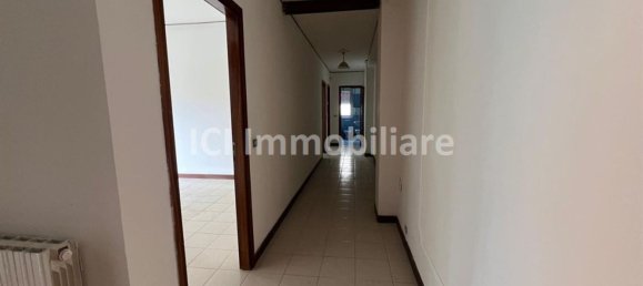 Apartamento de 4 dormitorios en Vado Ligure, Italy No. 358971 4