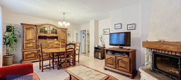 2 bedrooms House in Evry, France No. 166438 4