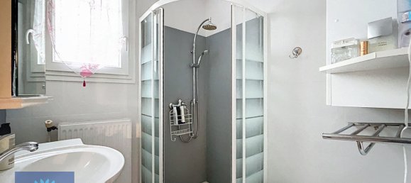 2 bedrooms House in Evry, France No. 166438 7