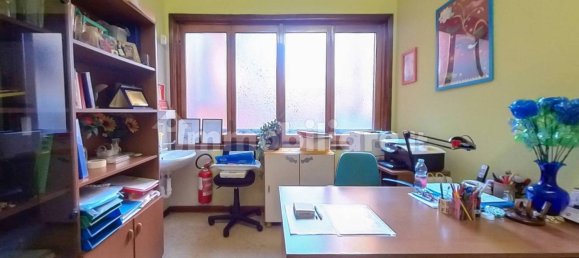 Oficina de 5 habitaciónes en Milan, Italy No. 241544 20